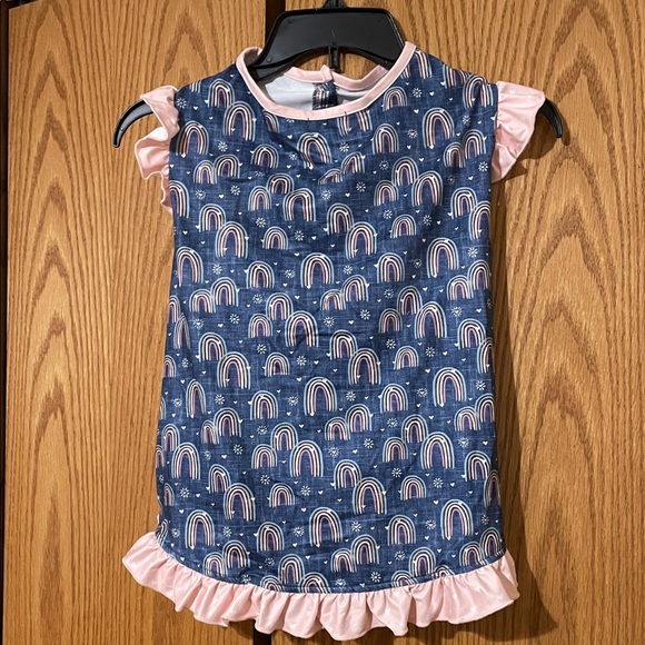 🌈 Rainbow Pet Ruffle Shirt - Picture 3 of 7